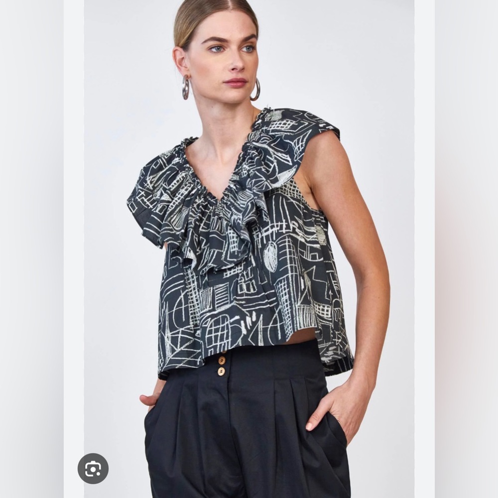 NWT Hunter Bell black and white Keller Top Ruffle V Neck and Sleeve